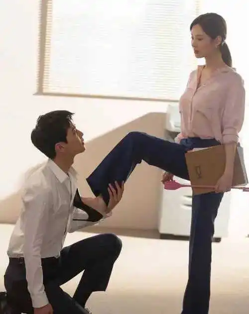 西檬之家-【Tickle趣味互动指南：了解字母圈中温柔的搔痒乐趣|BDSM初入新人必读】